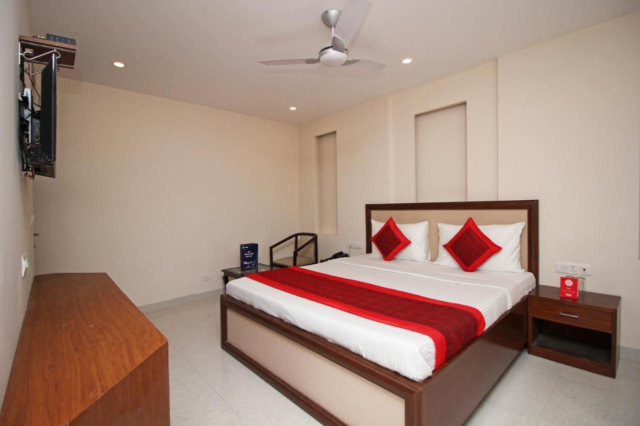 Oyo Hotel Blu Pebbles Near Delhi Airport Nueva Delhi Exterior foto