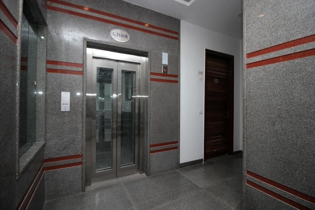 Oyo Hotel Blu Pebbles Near Delhi Airport Nueva Delhi Exterior foto