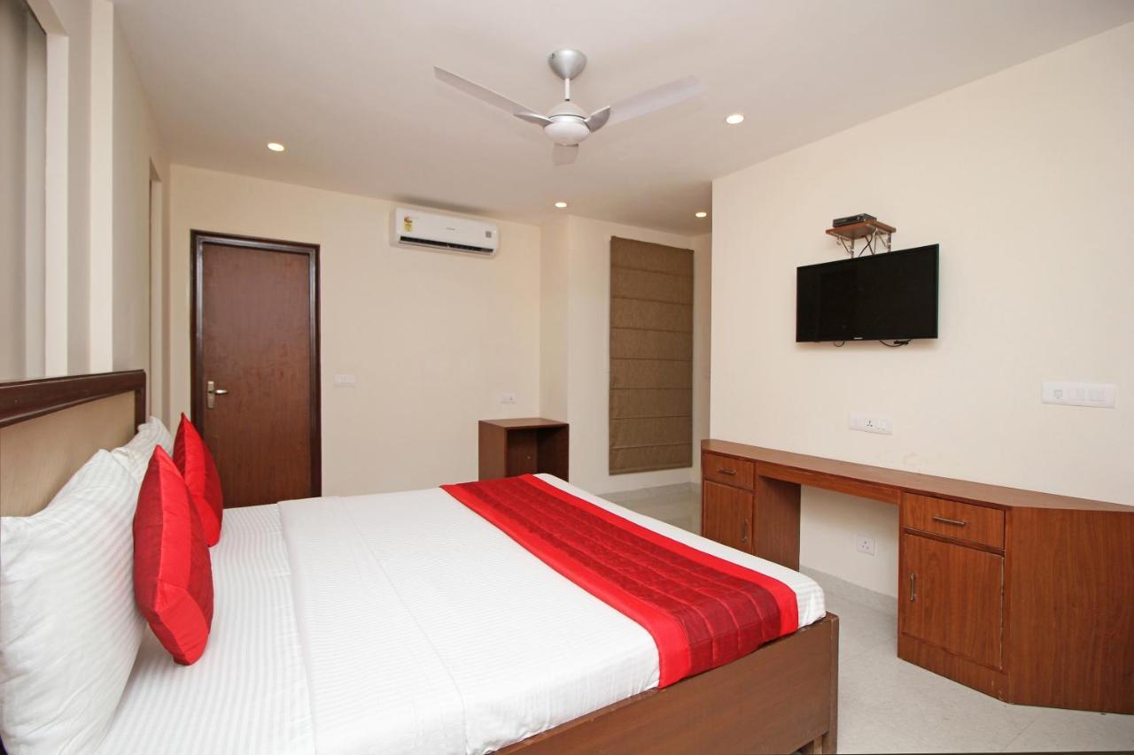 Oyo Hotel Blu Pebbles Near Delhi Airport Nueva Delhi Exterior foto
